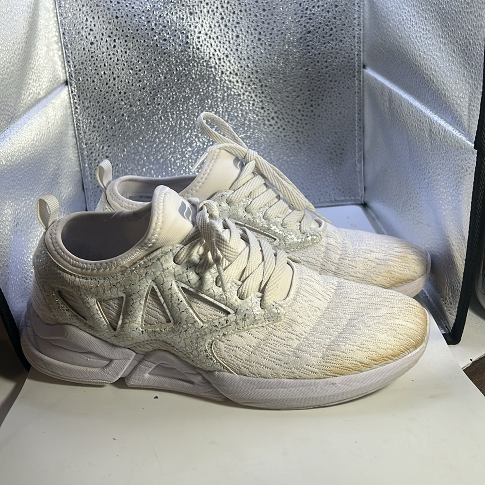 Fabletics Redondo Performance Sneakers Size 9 In … - image 2